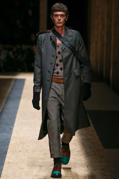 Look 19